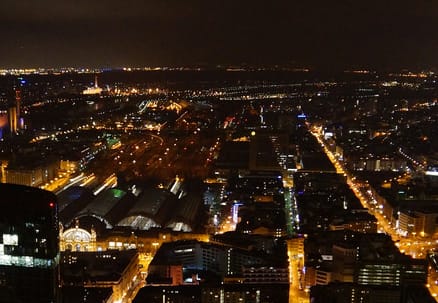 Blick auf das nächtliche Frankfurter Bahnhofsviertel - einem beliebten Wohngebiet. Foto: flickr
