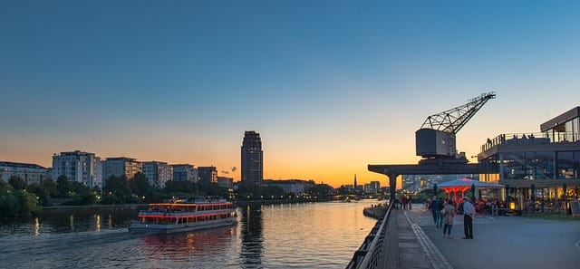 Immobilienmarkt Frankfurt: Wohntürme und Rekorde