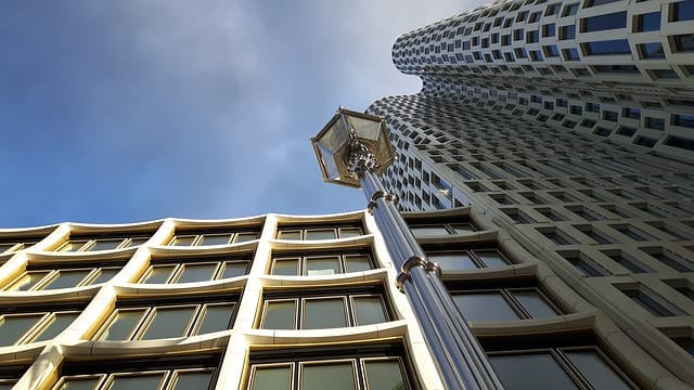 Das 2017 fertiggestellte "Upper West" am Kurfüstendamm ist ein 118 Meter hoher Turm. Entworfen hat das Hochhaus der Architekt Christoph Langhof.
