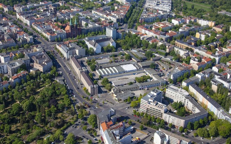 Blick auf das Sanierungsgebiet Rathausblock Kreuzberg mit dem Dragoner-Areal (Bild: SenStadtWohnen Berlin | Dirk Laubner).