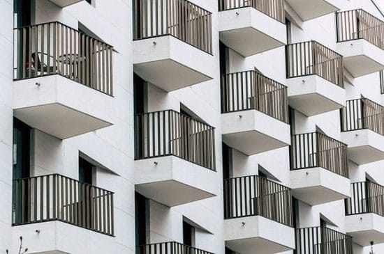 Balkone erhöhen den Wohnwert und stellen ein gestalterisches Element dar.