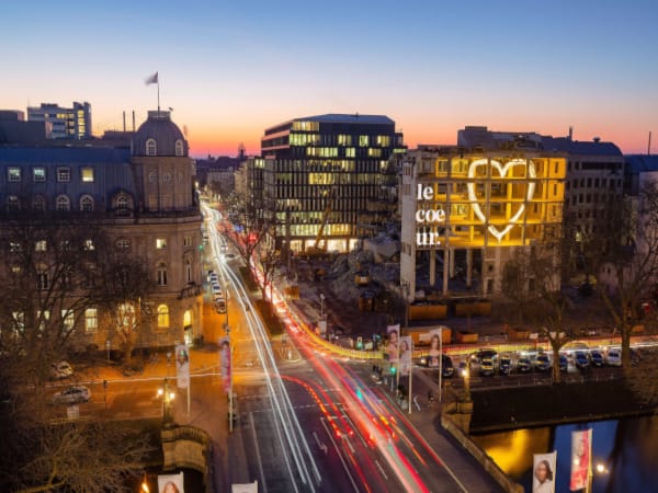 Das ehemalige Le Coeur mit beeindruckender Lichtinstallation