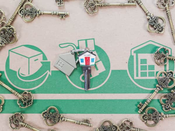 Ein Karton, auf dem viele Schlüssel platziert sind gilt als Erfolgsfaktor bei der Neubau-Förderung.