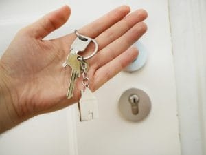 Ausbaustufe "schlüsselfertig" beim Hausbau: Das Haus bzw. der Schlüssel kann an den zukünftigen Eigentümer übergeben werden.