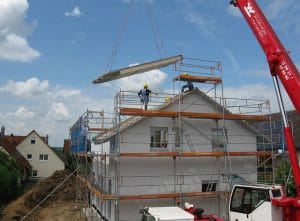 Bei der Ausbaustufe "Selbstbauhaus" werden viele Arbeiten des Hausbaus in Eigenregie durchgeführt.