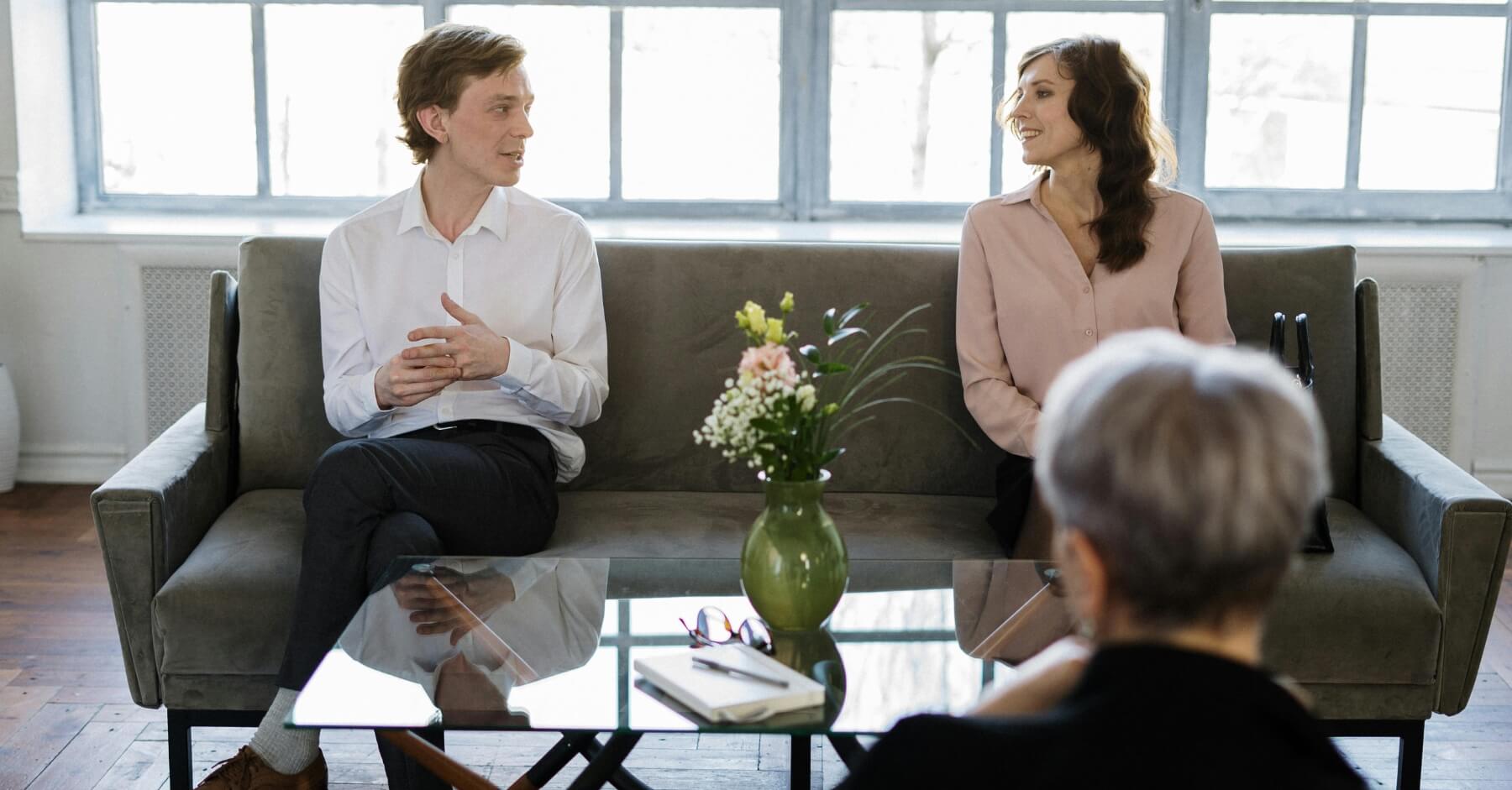 Ehevertrag, Grundbuch und Schenkung:  Immobilienangelegenheiten rechtssicher regeln