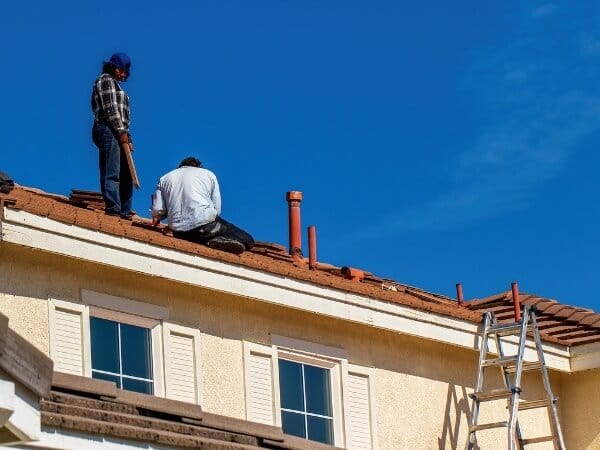 Im Laufe der Zeit können Hausreparaturen auf die Eigentümer Step by Step zukommen.