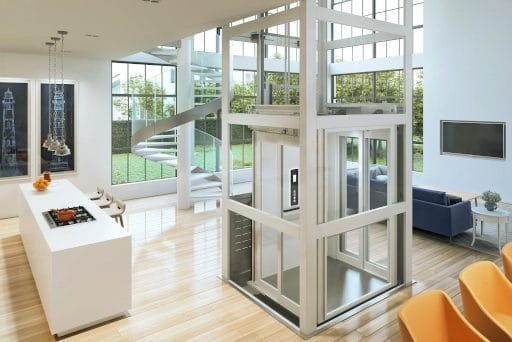 Das Bild zeigt einen Homelift im Erdgeschoss eines modernen Hauses mit mindestens zwei Stockwerken.