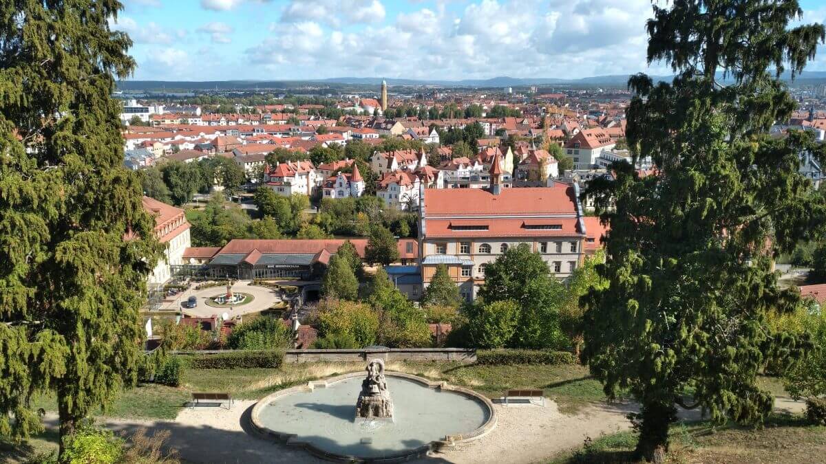 Blick von einer Aussichtsplattform auf Bamberg.
