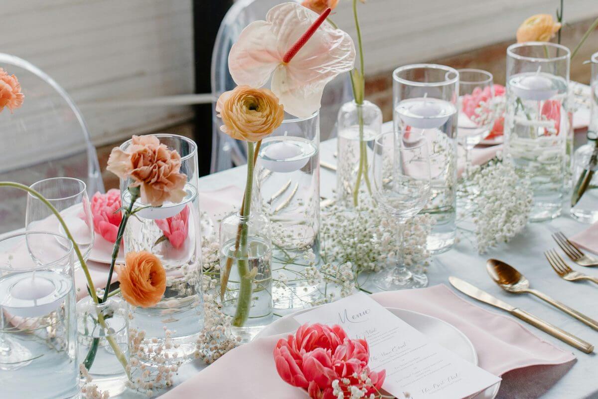 Tischdeko mit Blumen