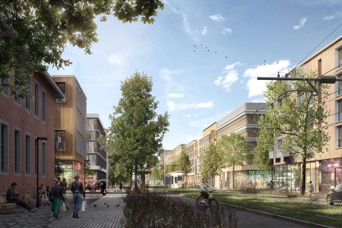 Visualisierung der Planstraße im Stadtquartier Krampnitz mit Fußgängerbereich, Radwegen und einer Straßenbahn. Links historische Backsteingebäude, rechts moderne Holzbauten mit Geschäften im Erdgeschoss. Menschen gehen spazieren, fahren Fahrrad und nutzen die Straßenbahn.