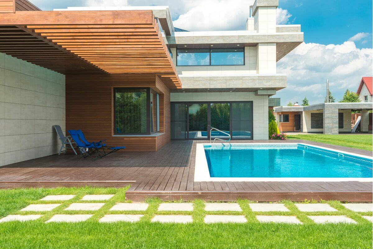 Pool beim Neubau