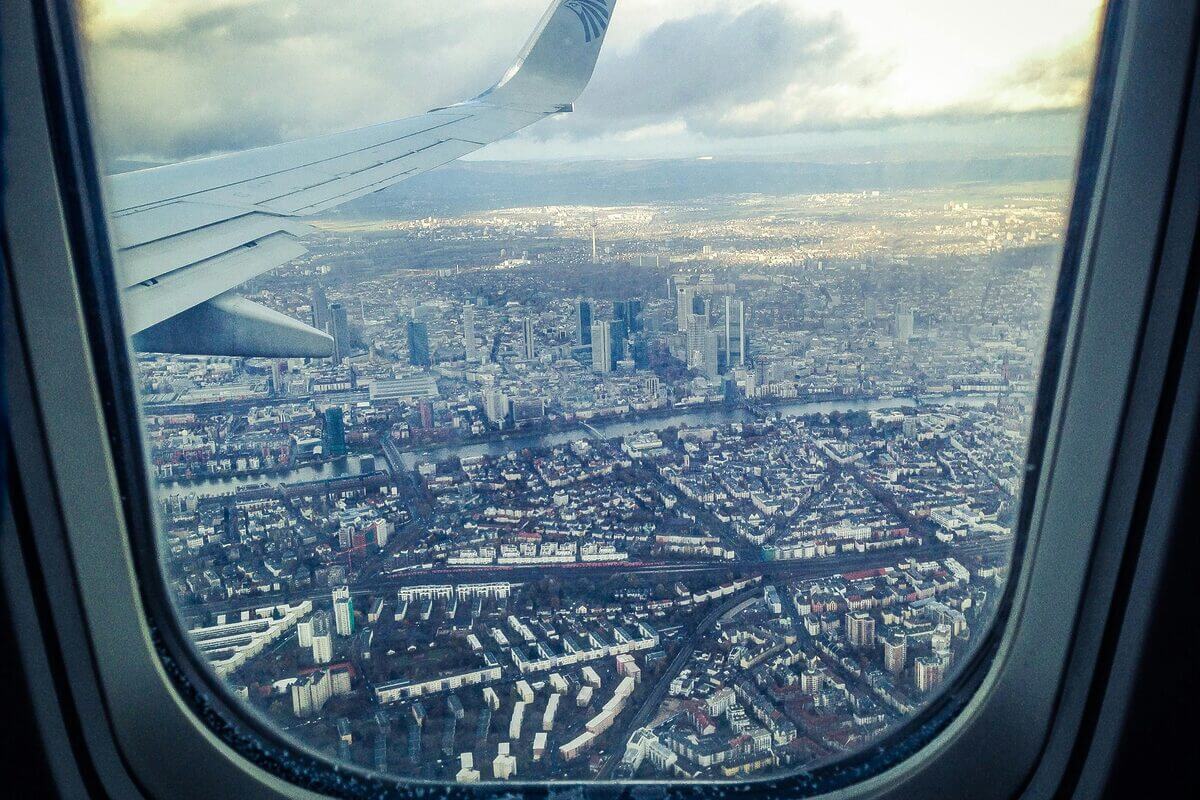 Frankfurt ist eine dicht besiedelte Stadt – mit rund 756.000 Einwohnern die fünftgrößte in ganz Deutschland. Daher ist Wohnraum hier ein knappes Gut. © Lennart Wittstock / pexels 