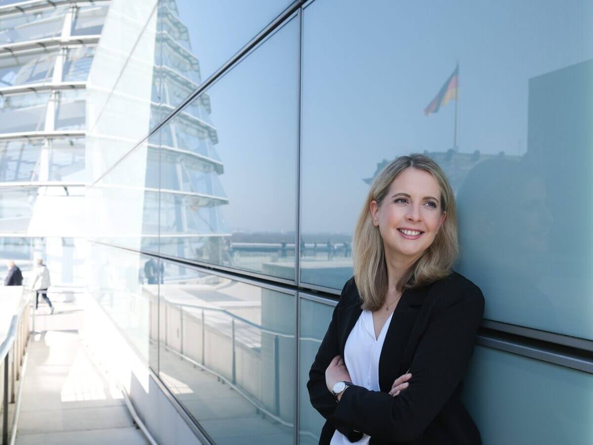 Die neue Bauministerin Verena Hubertz (SPD) will den Neubau 2025 voranbringen.